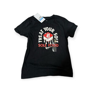 NWT Kids Nike T-Shirt Black/Red Size M